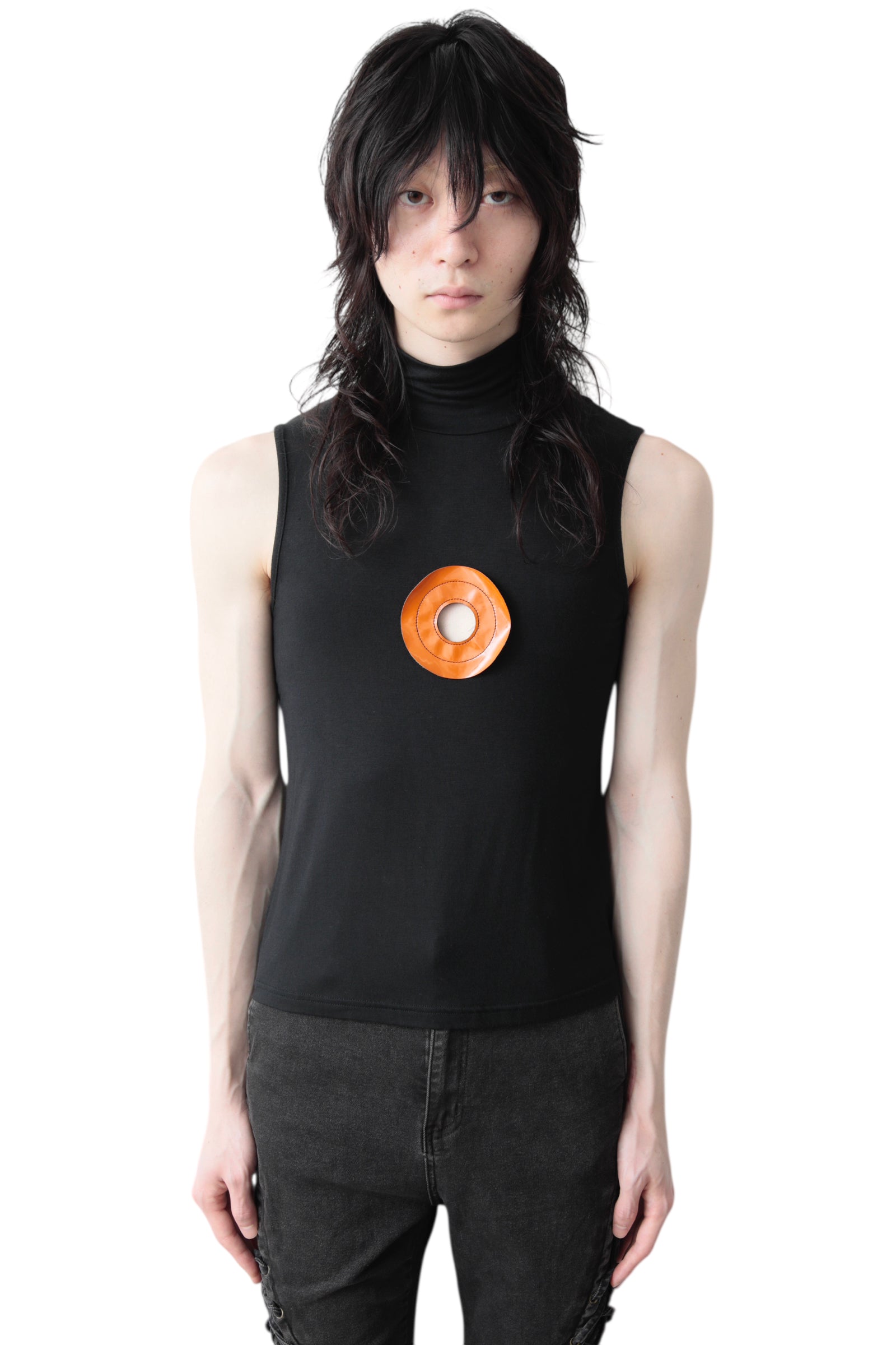 FRONT CIRCLE HIGH NECK NO SLEEVE TOP