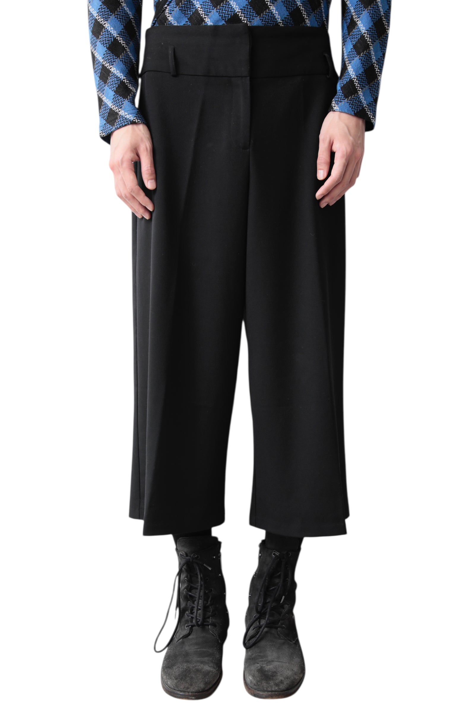 BLACK CROPPED SHORT SLACKS