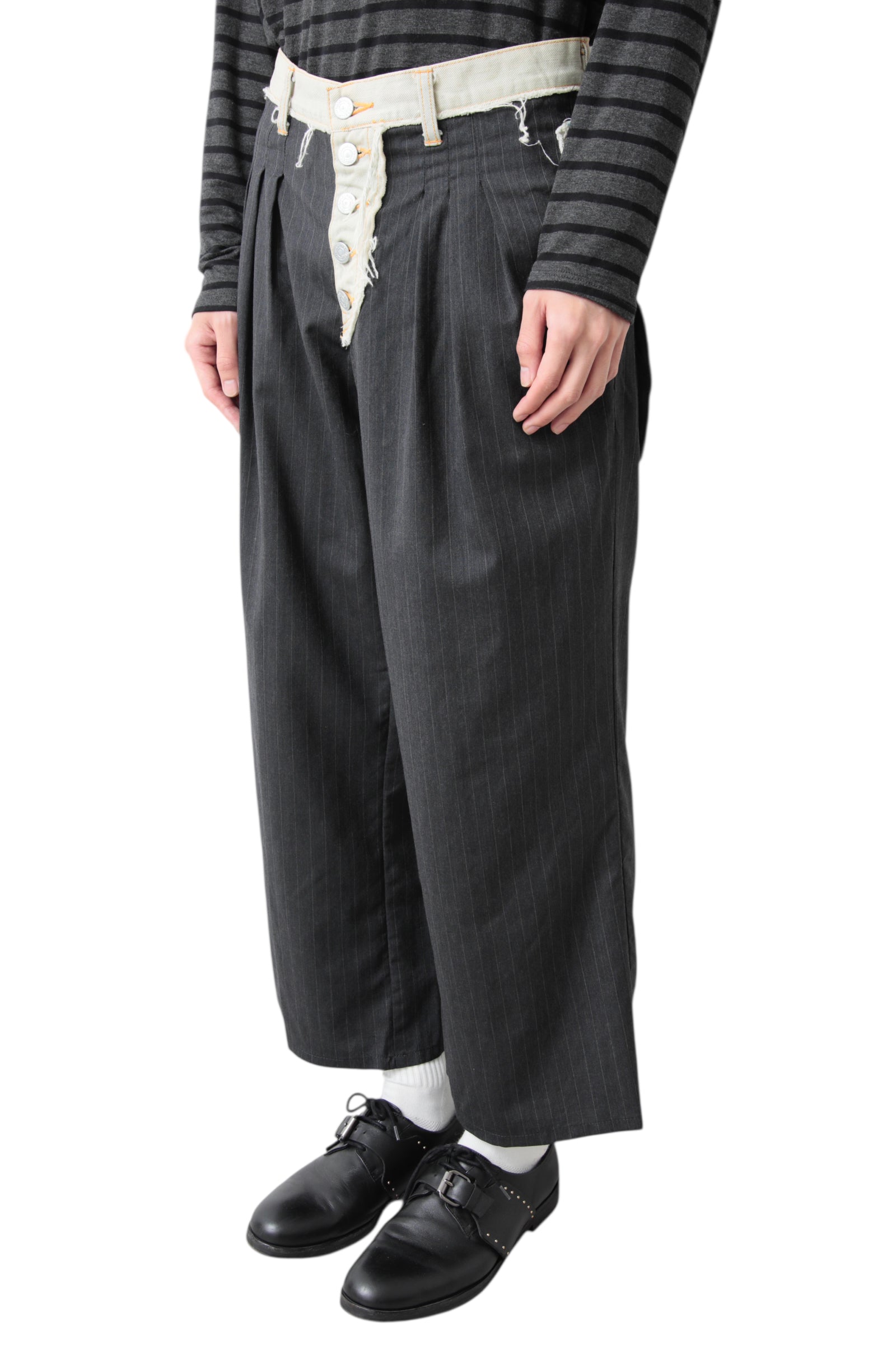 CROPPED DENIM SWITCHING STRIPED SLACKS