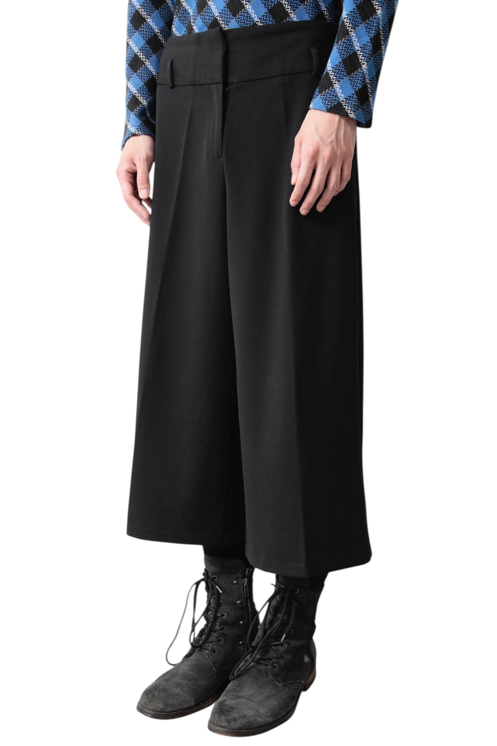 BLACK CROPPED SHORT SLACKS
