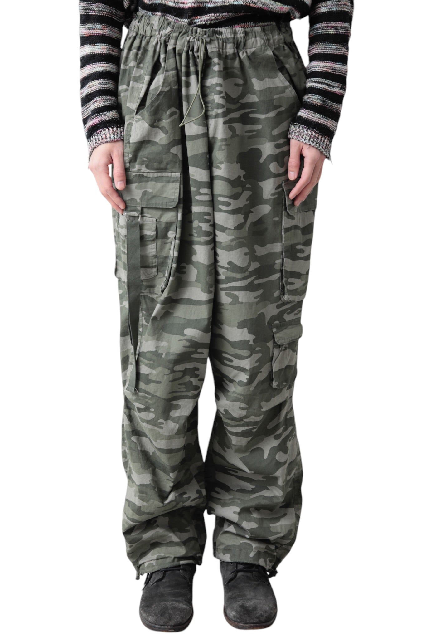 CAMO CARGO BAGGY PANTS