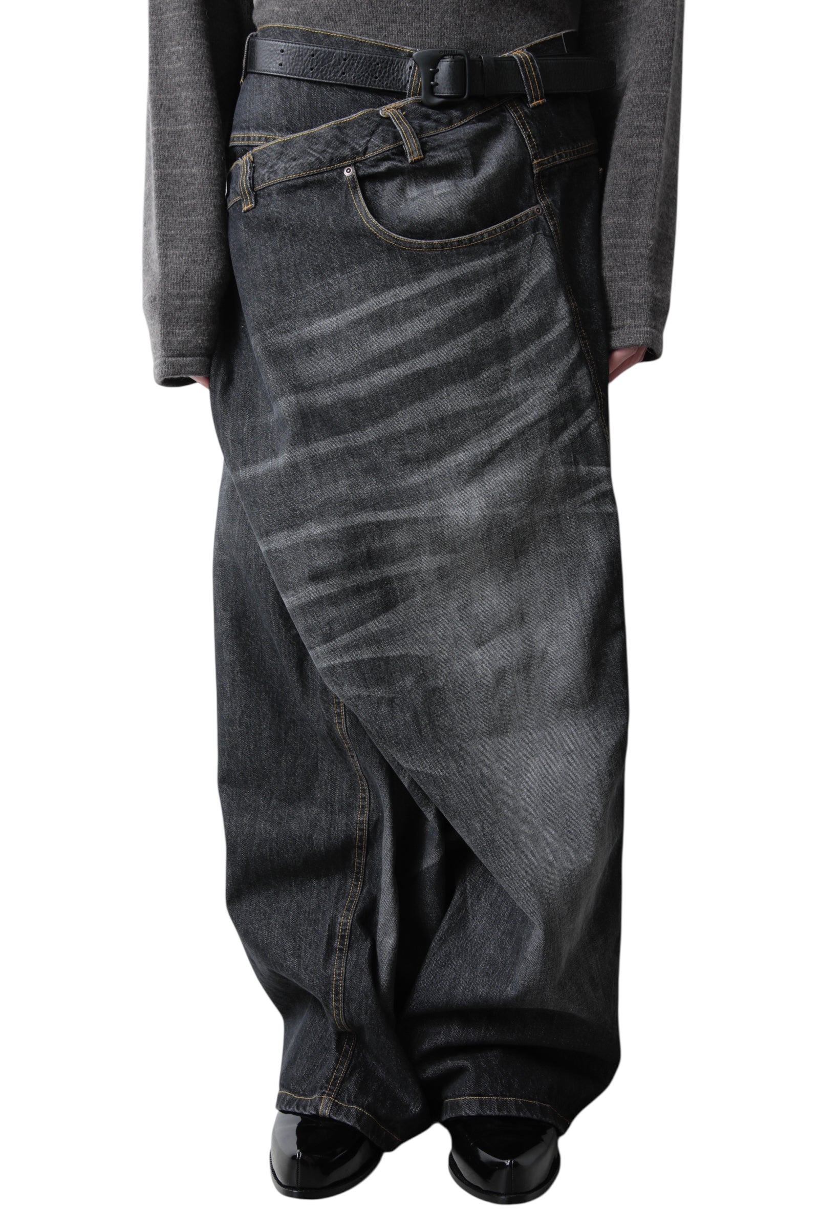 (Model photo) ORIMI OVERLAP BUGGY DENIM PANTS