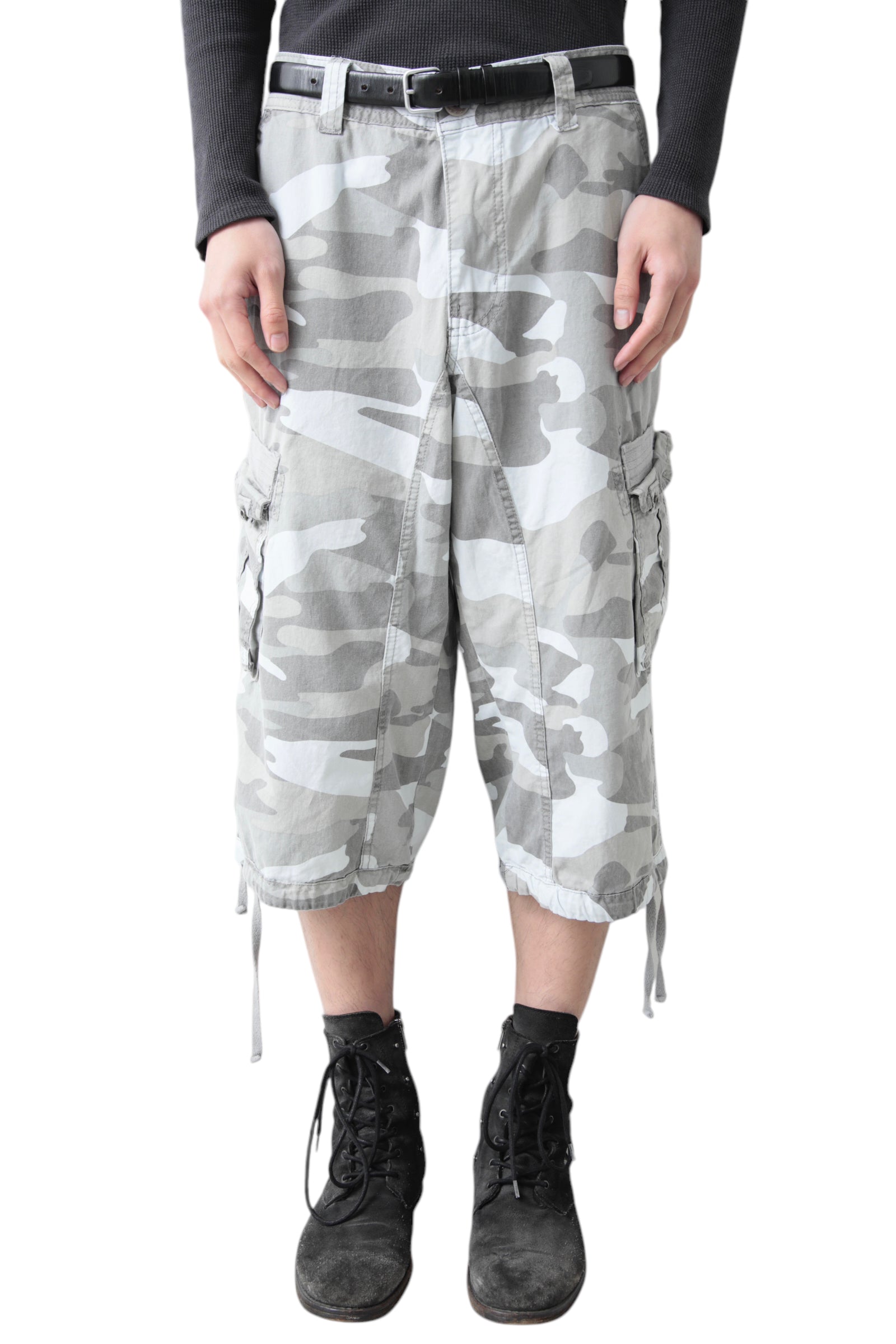 WHITE CAMO SHORT CARGO PANTS