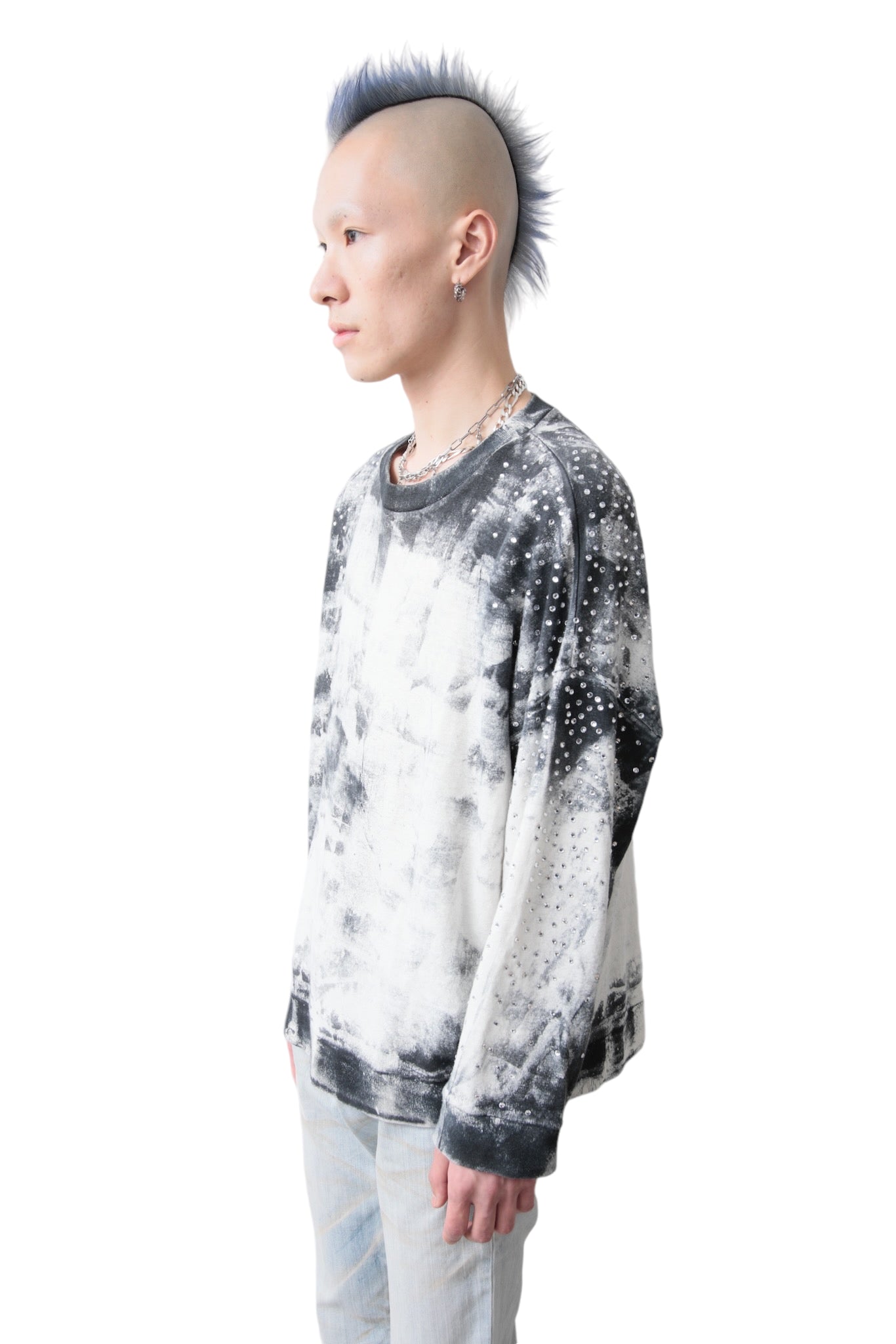 DECORATIVE GRAPHIC SWEAT TOP