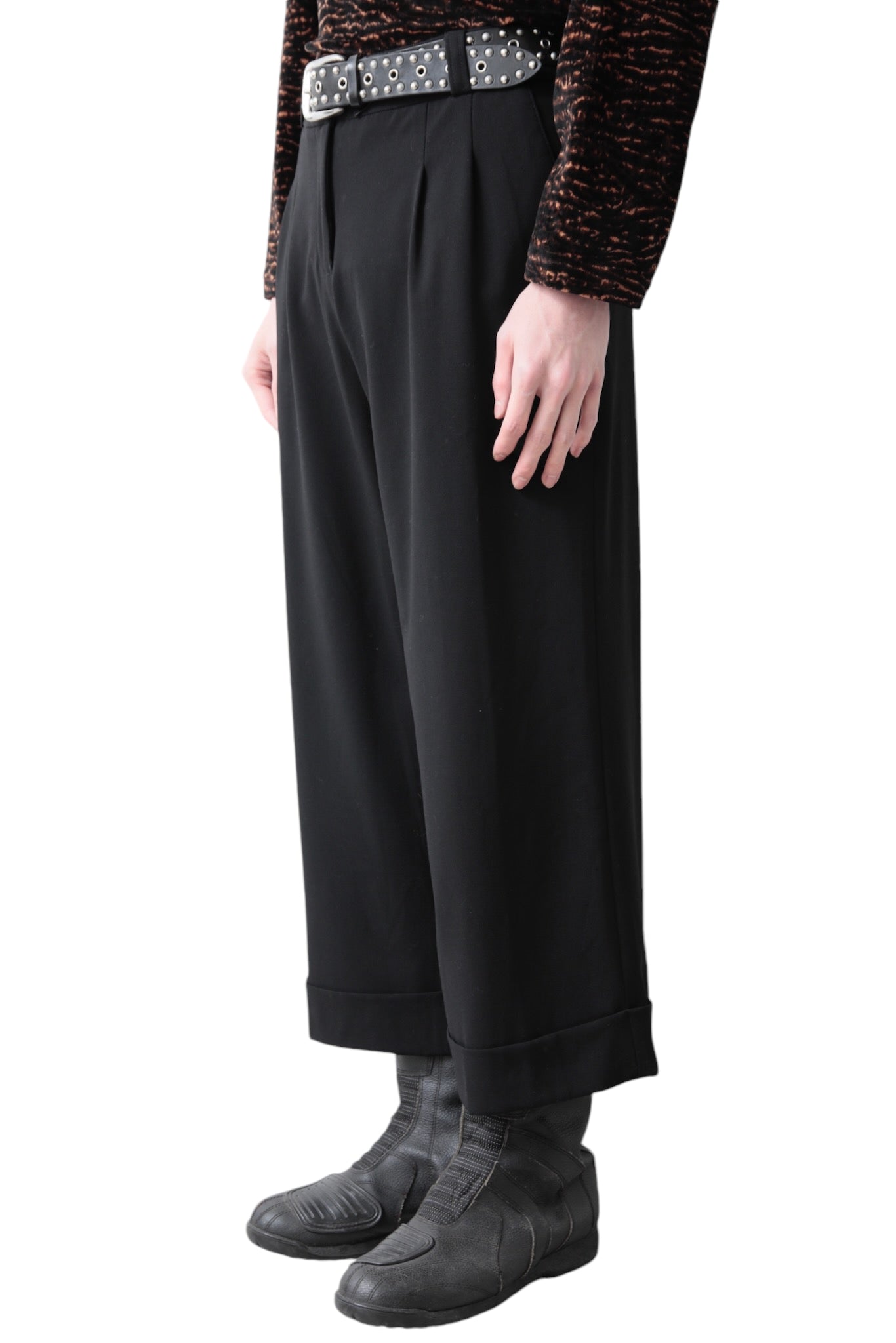 BLACK CROPPED SLACKS