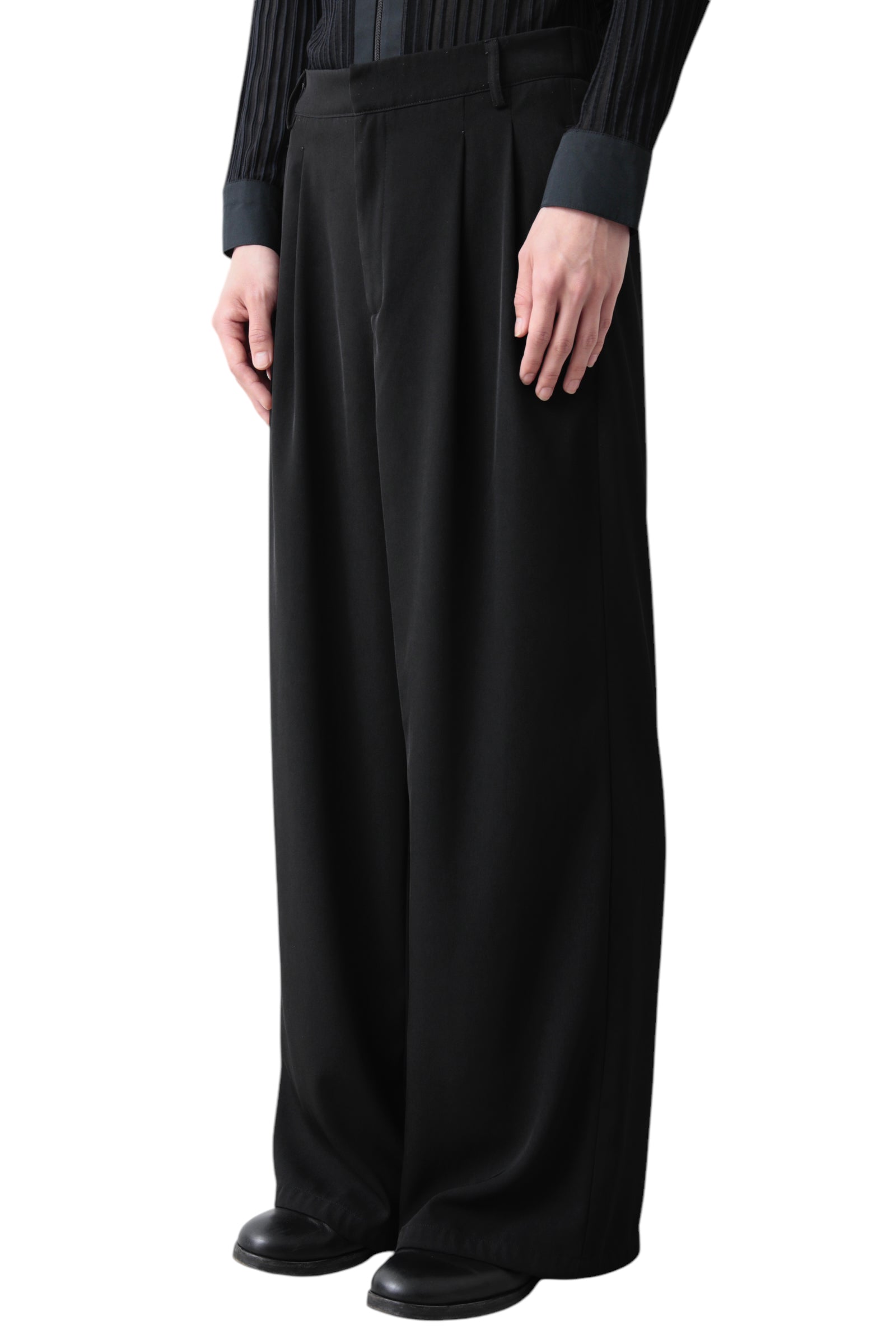 BLACK BAGGY SLACKS