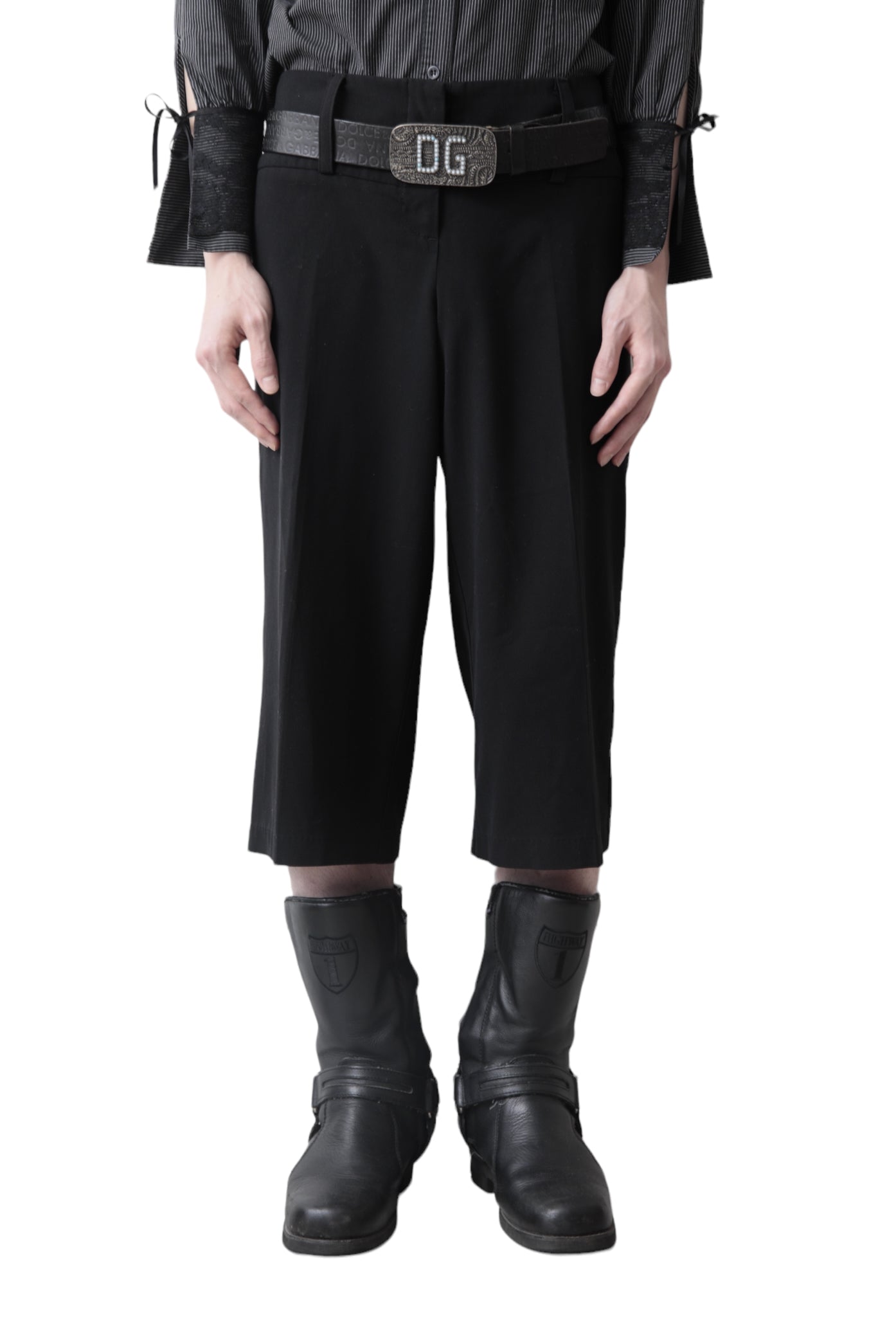 BLACK CROPPED SLACKS