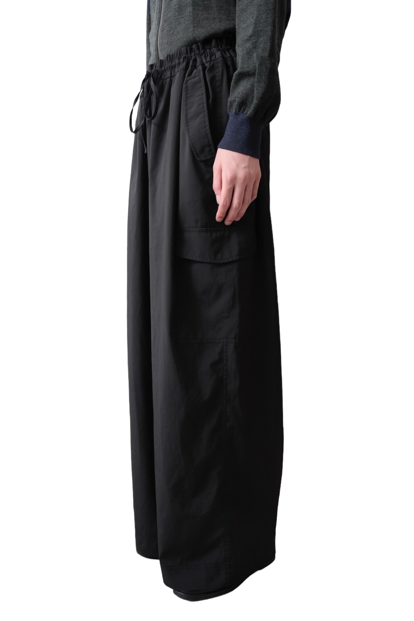 BLACK BAGGY CARGO SLACKS