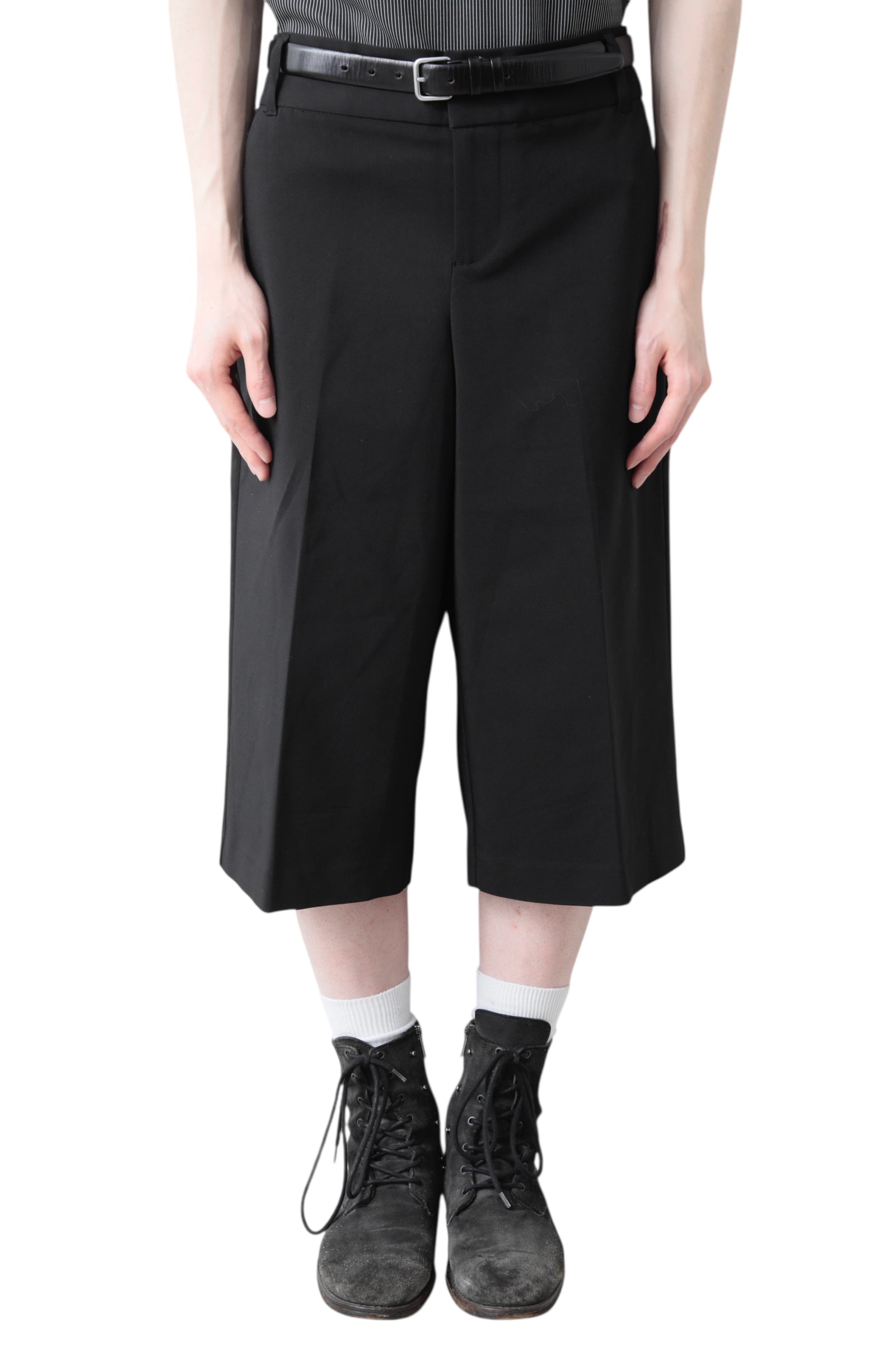 BLACK CROPPED SHORT SLACKS