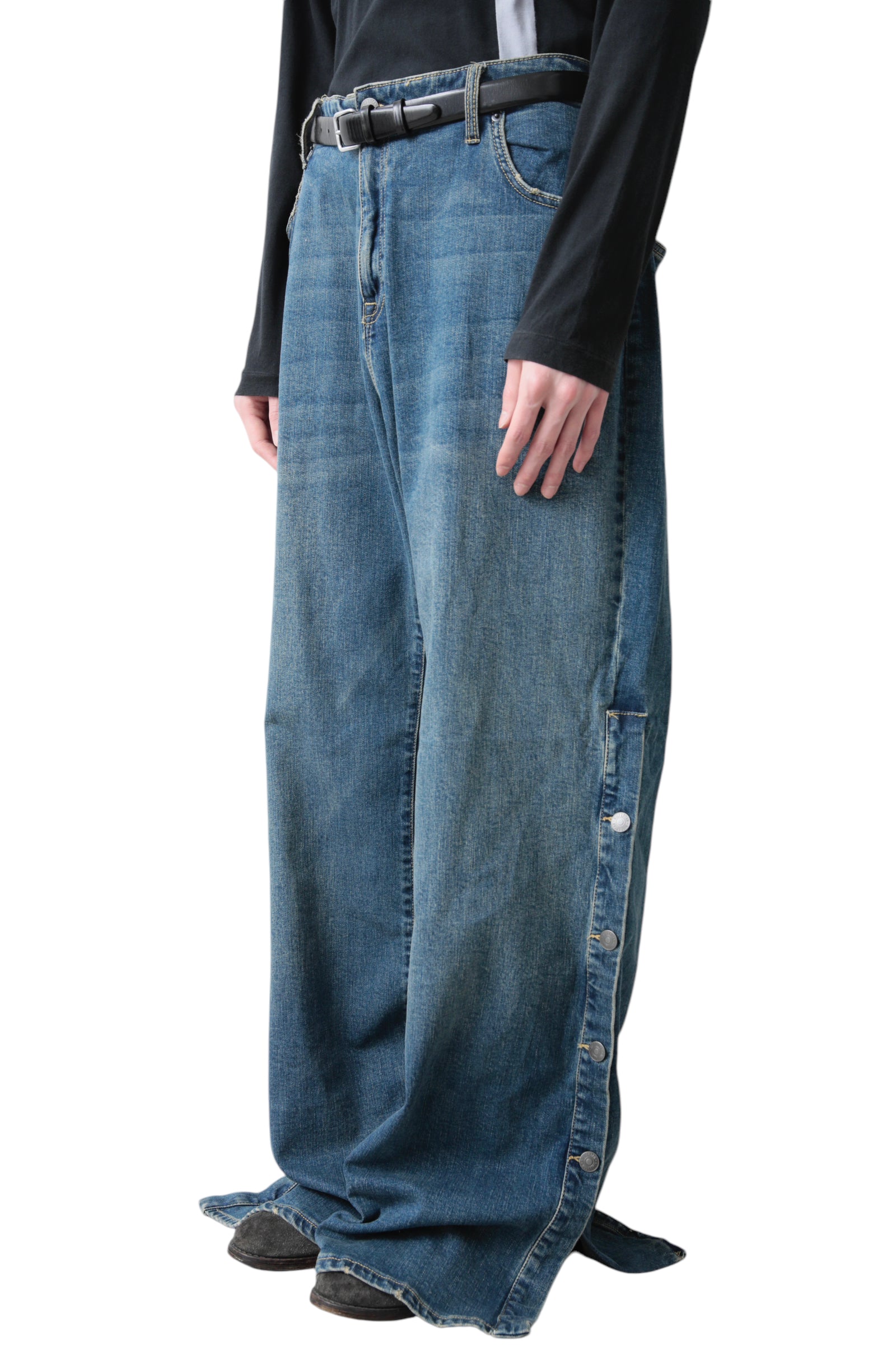 SIDE BUTTON SLIT BAGGY DENIM PANTS
