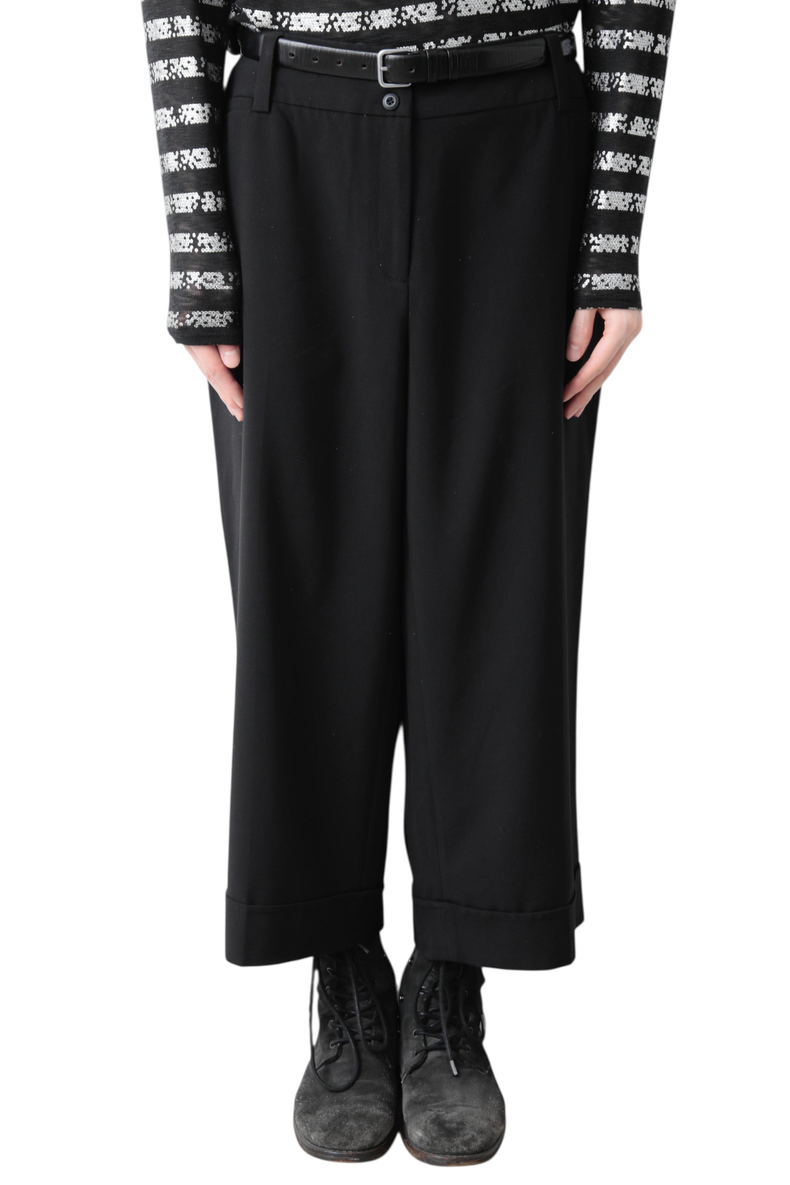 BLACK CROPPED SLACKS