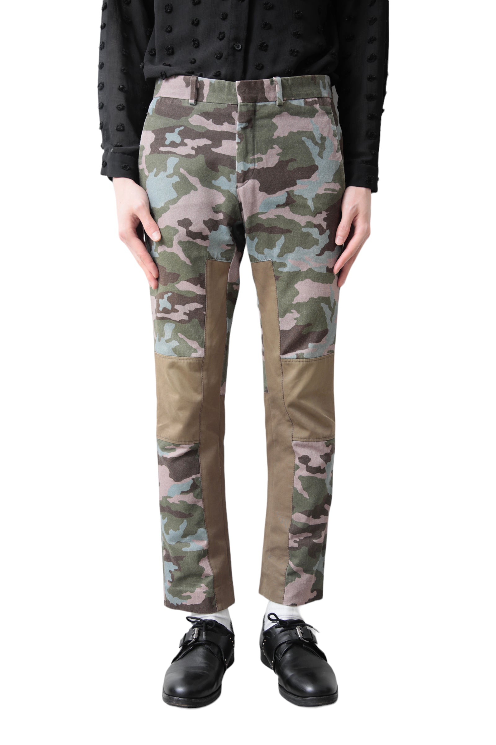 2014s GIVENCHY BY RICCARDO TISCI PANELED CAMO TROUSER